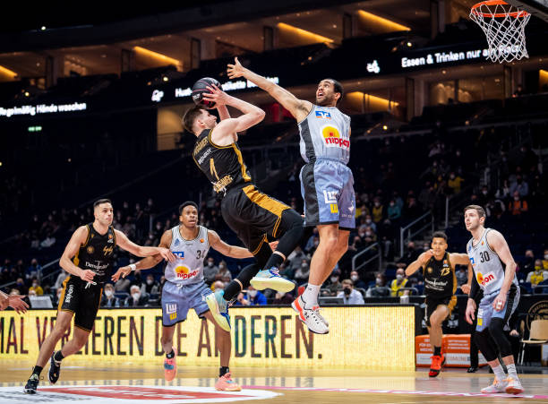 7球并送出 7球并送出