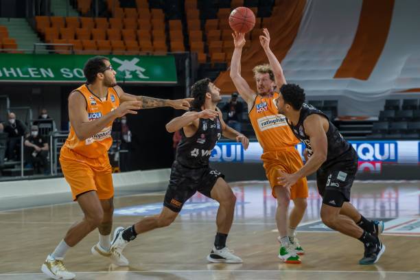 在全场对抗 在全场对抗